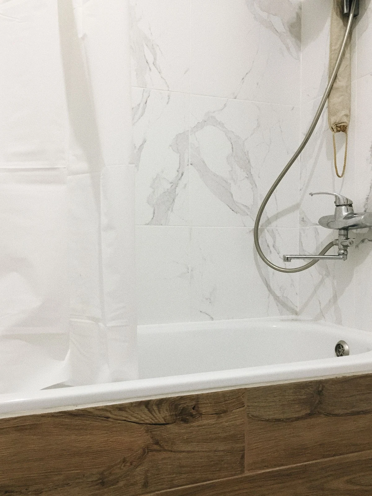 A modern bathroom with marble tiles, bathtub, and minimalist fixtures, perfect for home decor inspirations