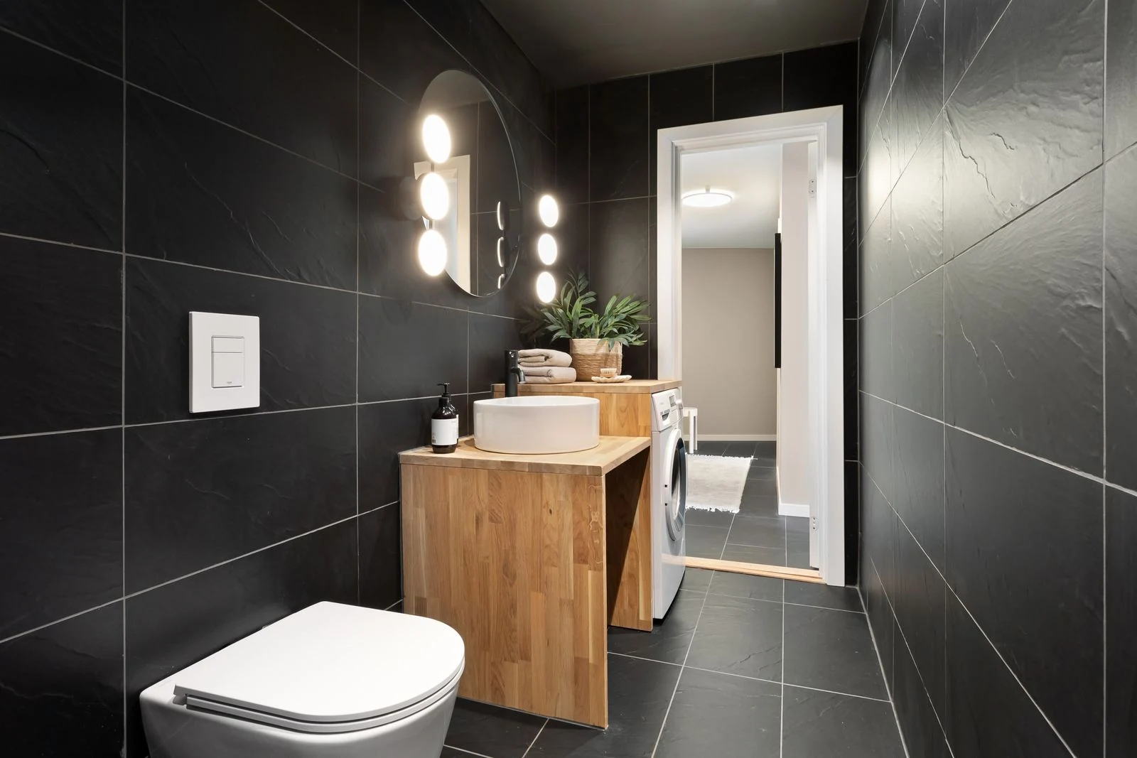 Bathroom layout and fittings