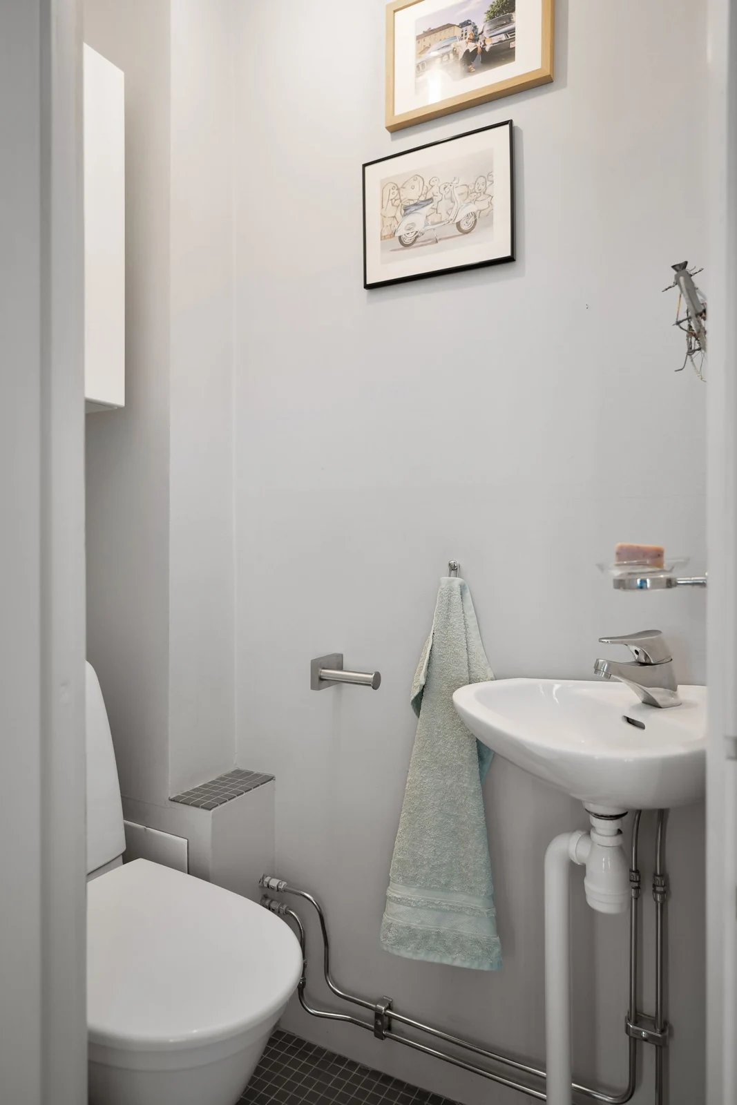 Bathroom layout and fittings