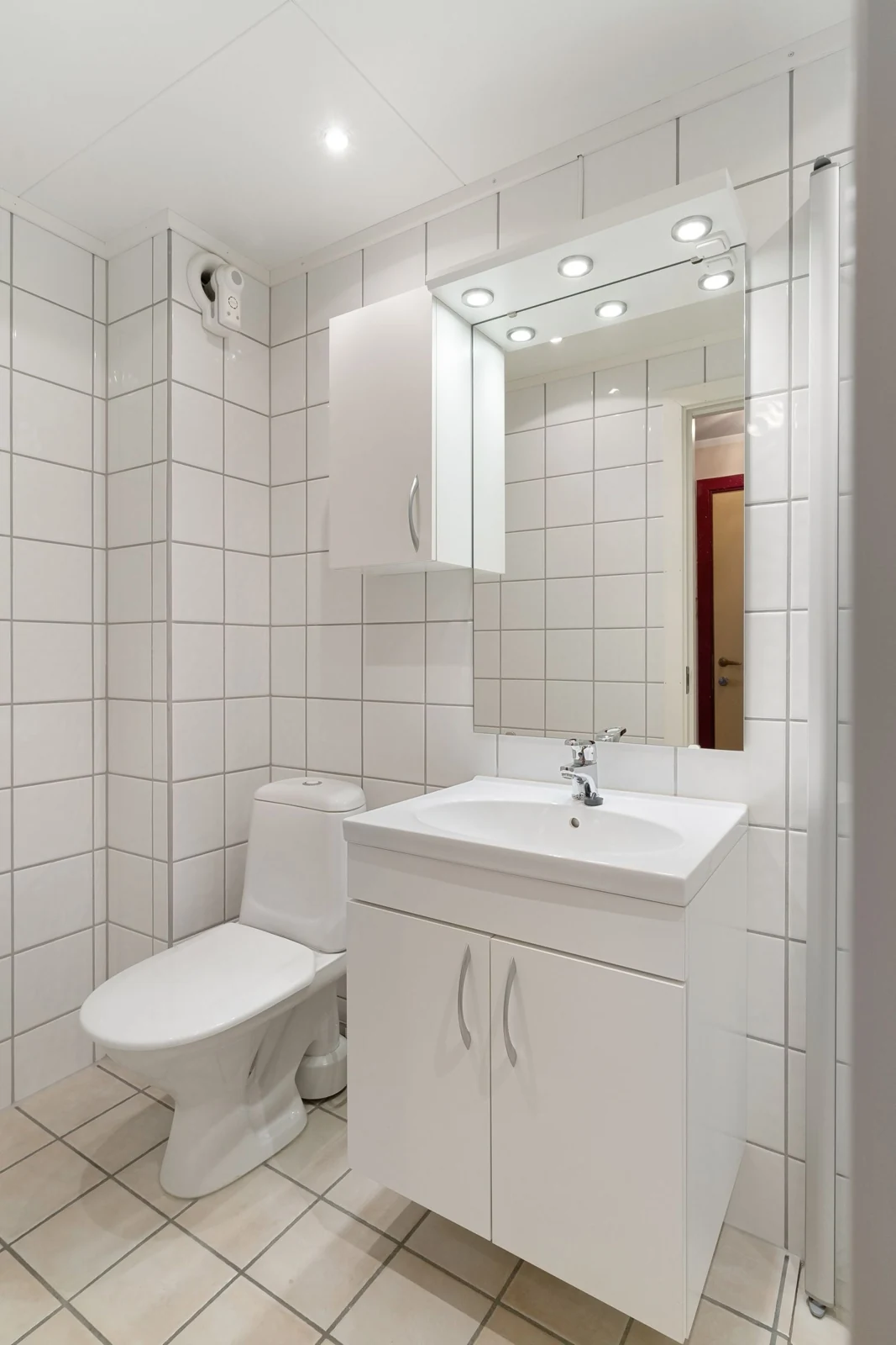 Bathroom layout and fittings