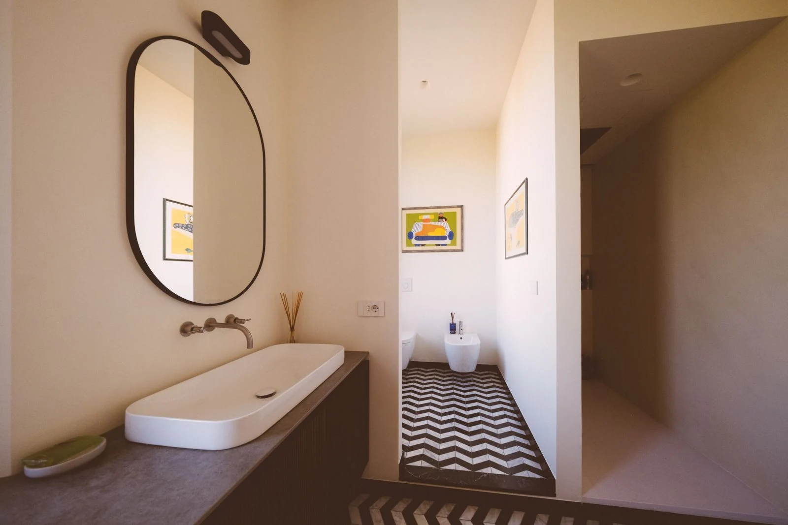 Bathroom layout and fittings