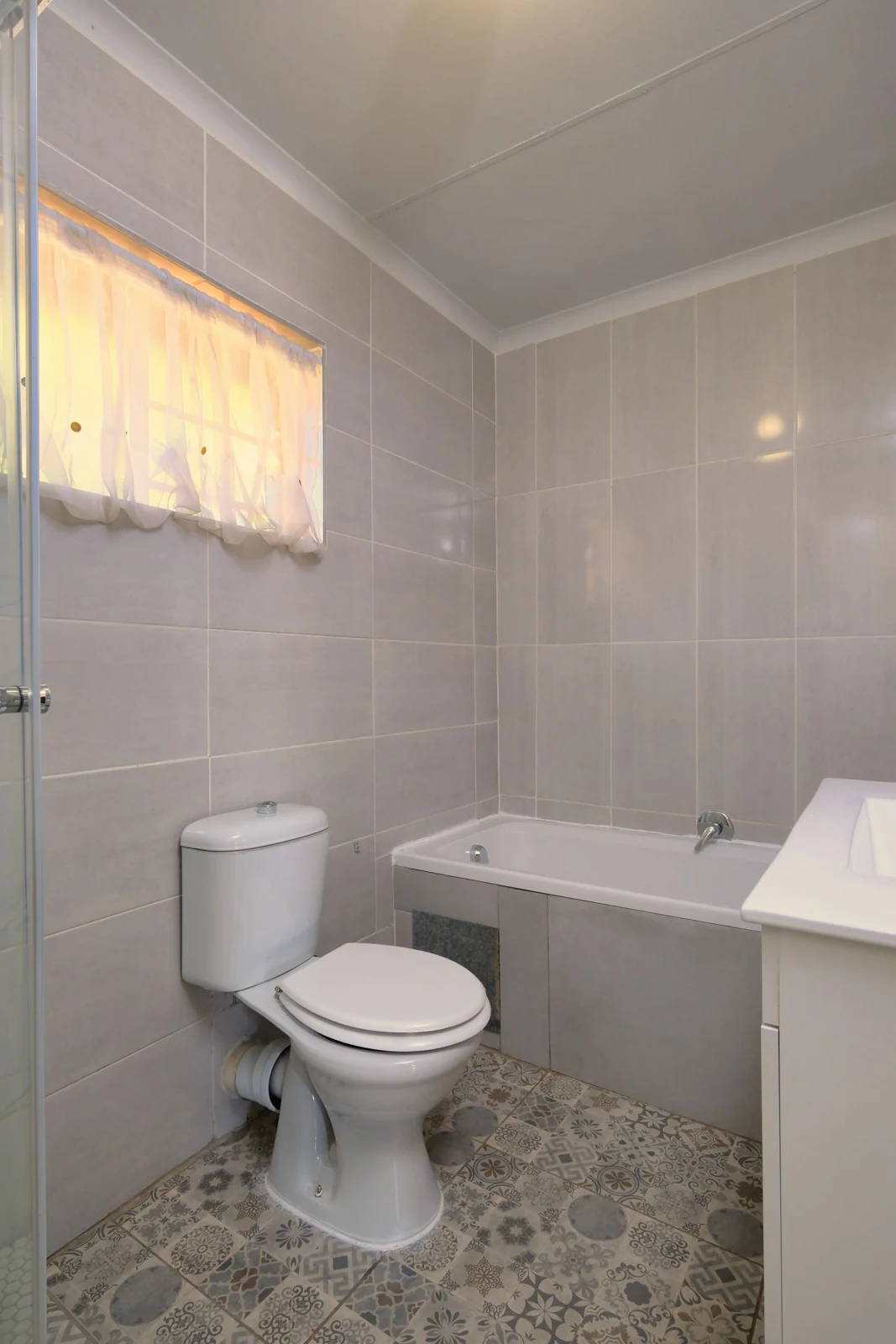 Bathroom layout and fittings