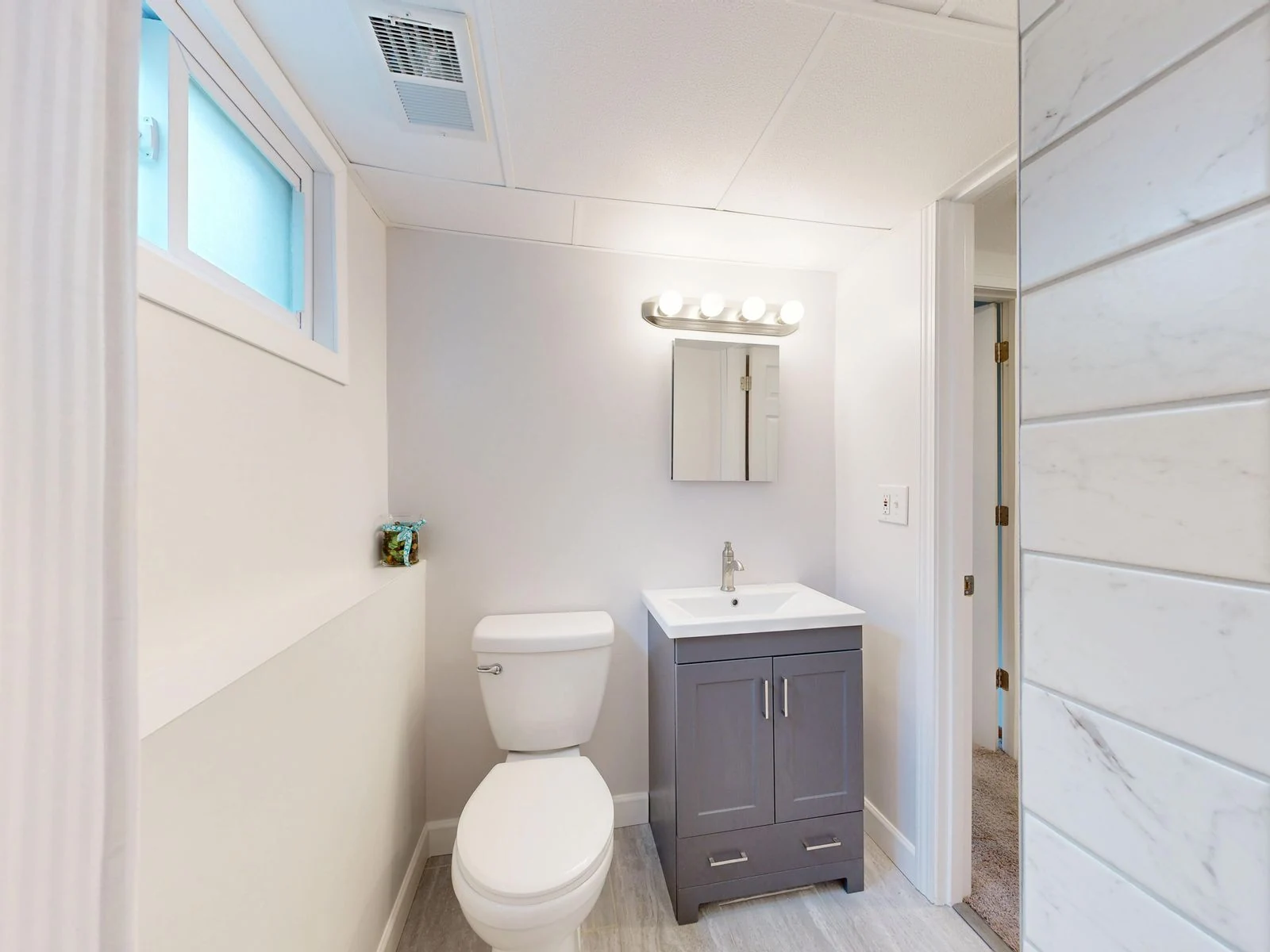 Bathroom layout and fittings