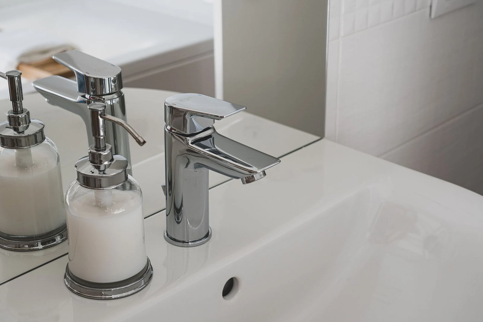 Modern bathroom basin mixer tap