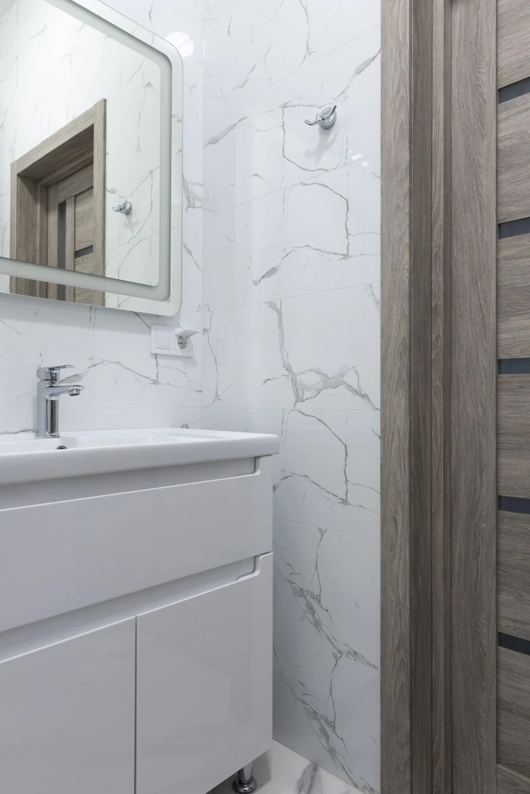 Bathroom layout and fittings