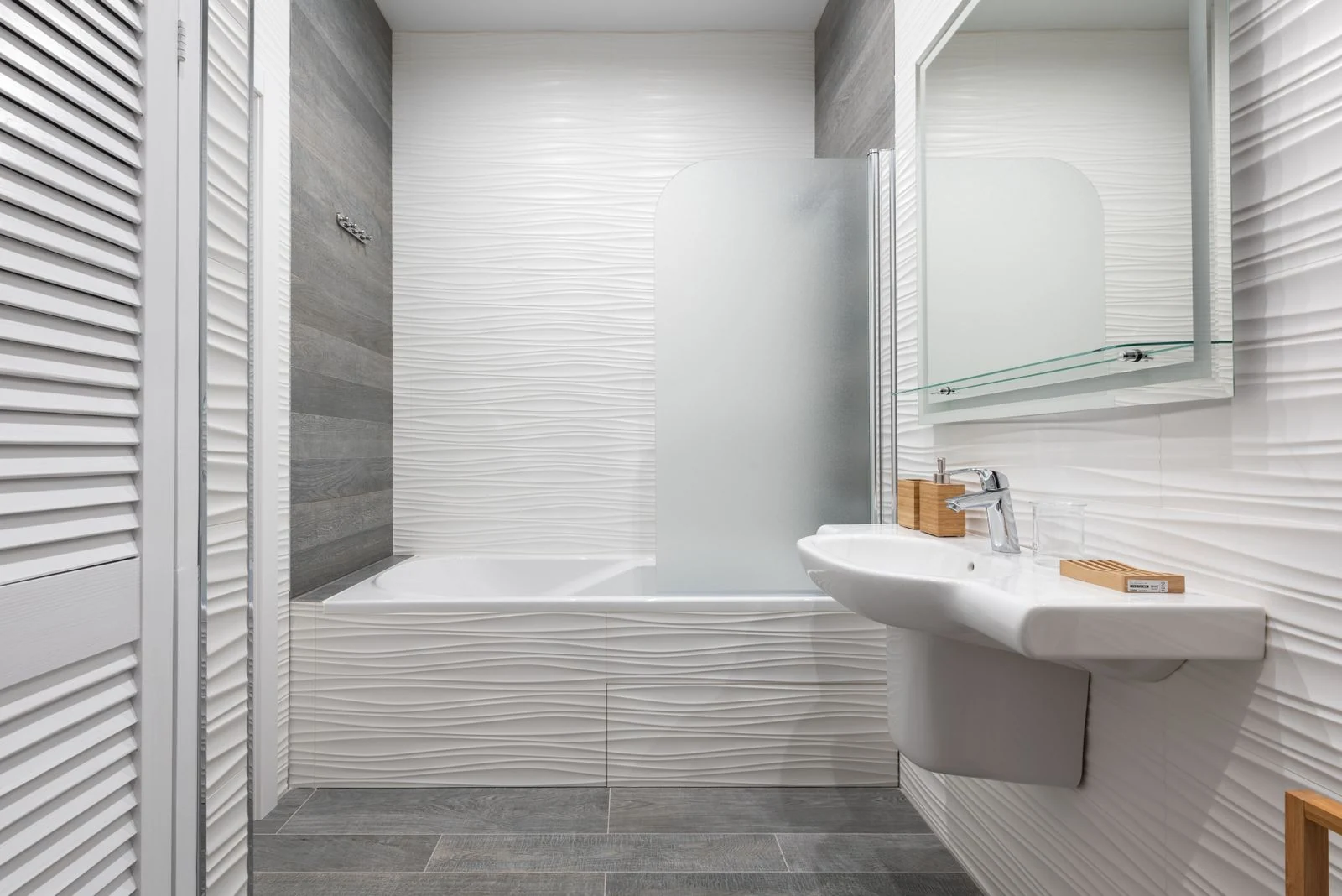 Bathroom layout and fittings