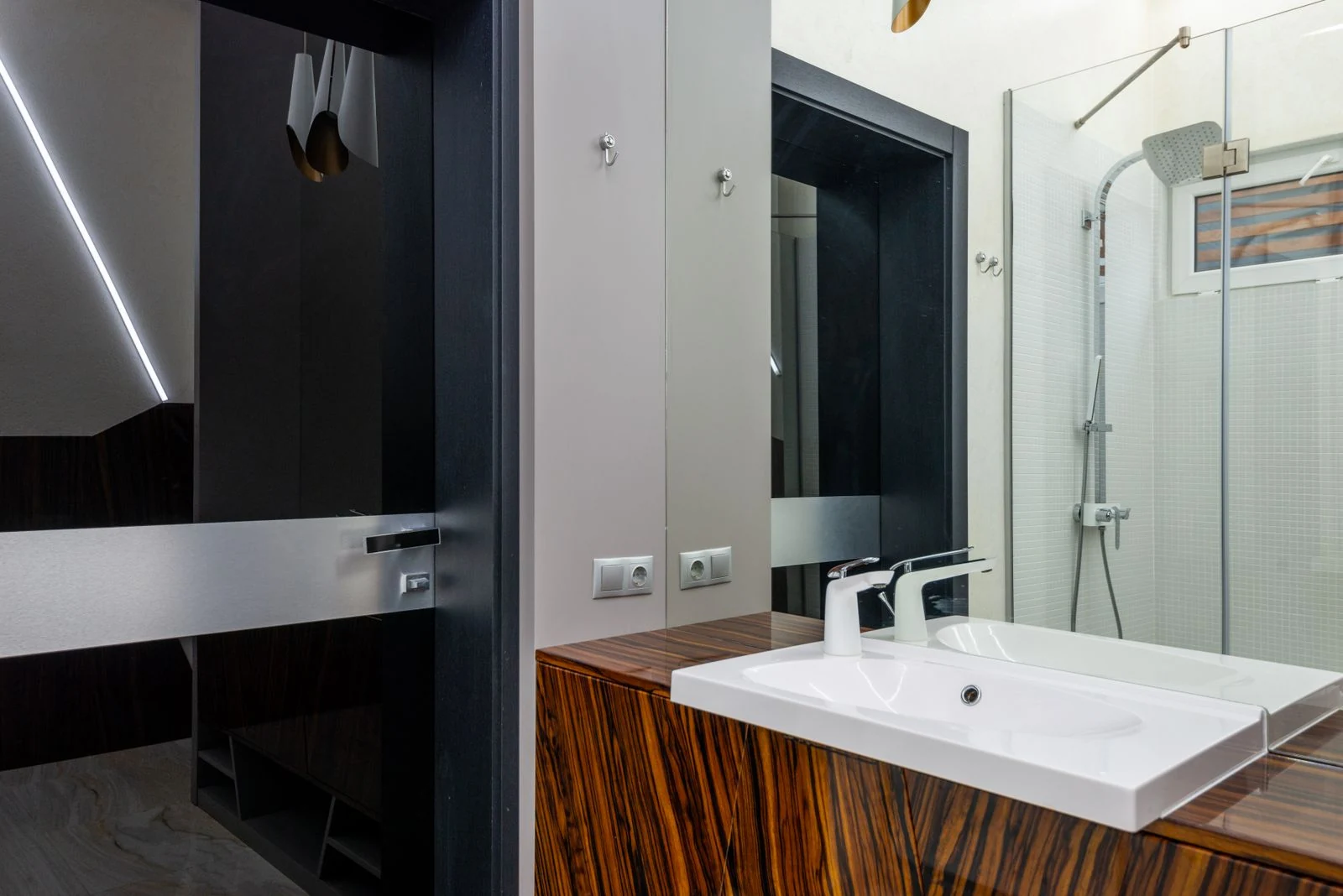 Bathroom layout and fittings