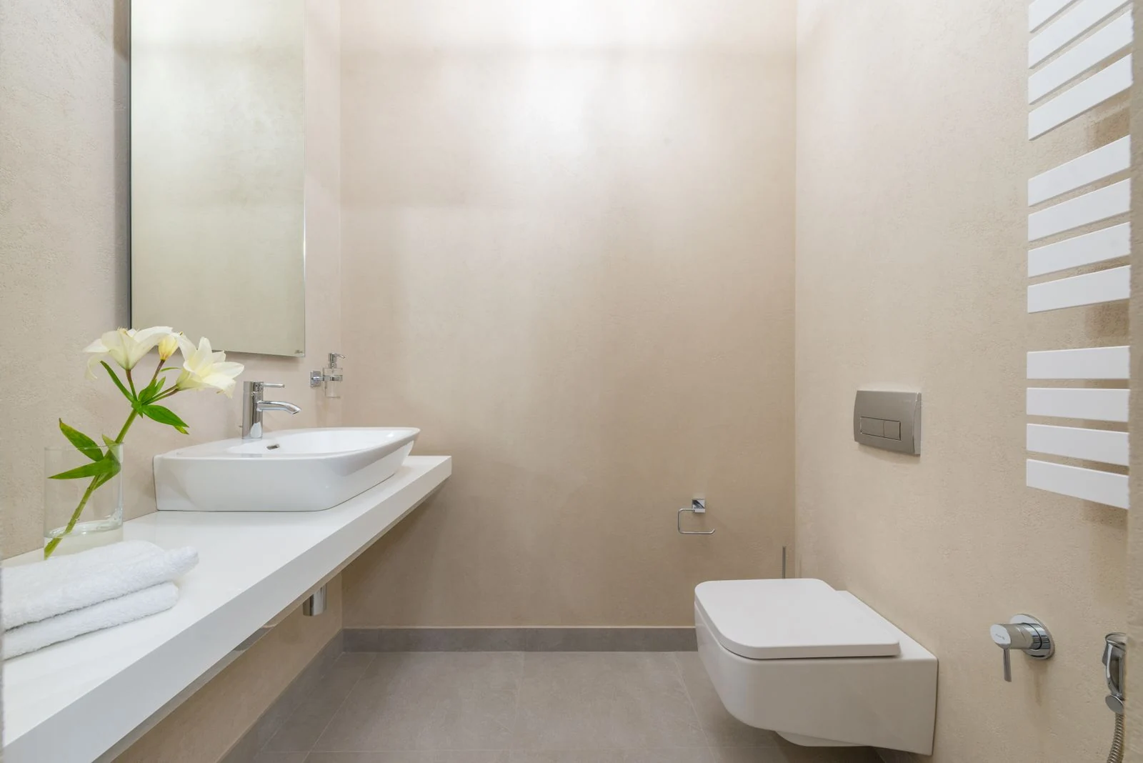 Bathroom layout and fittings