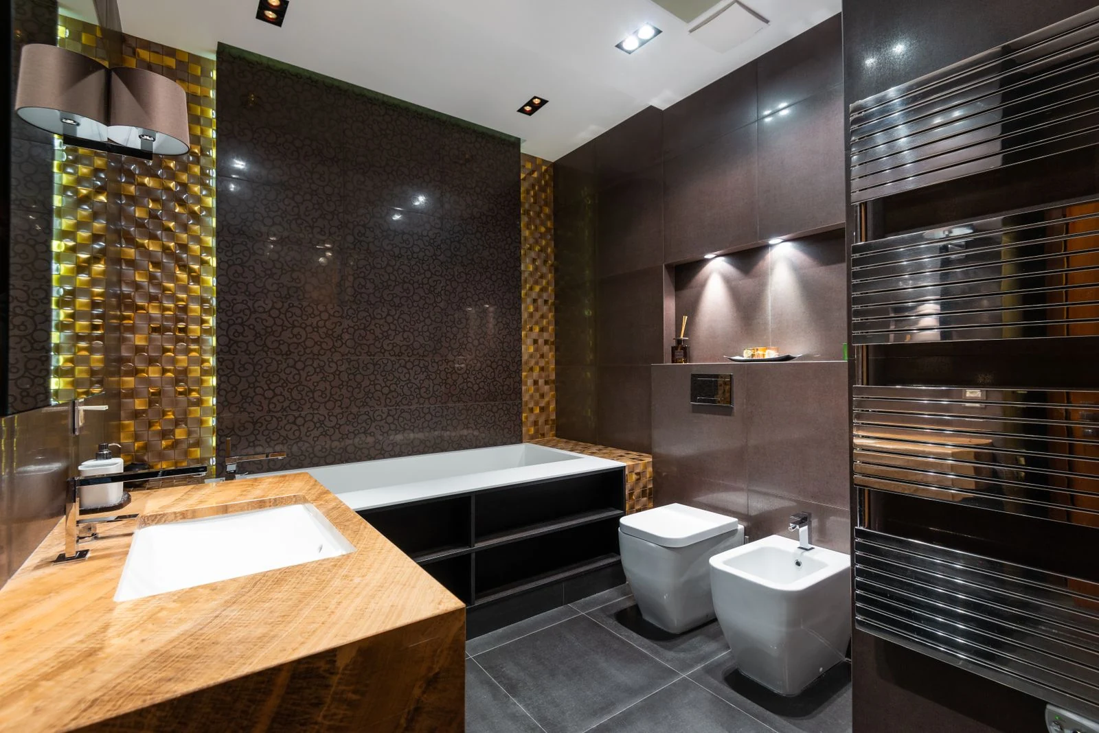 Bathroom layout and fittings