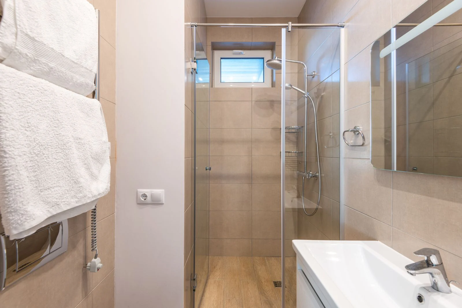 Bathroom layout and fittings