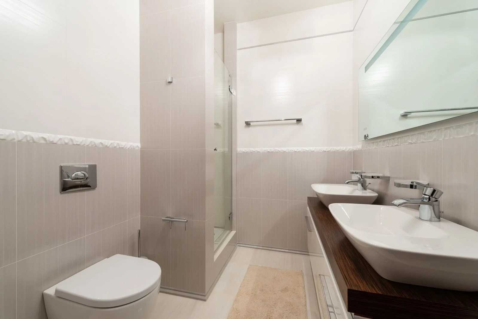 Bathroom layout and fittings