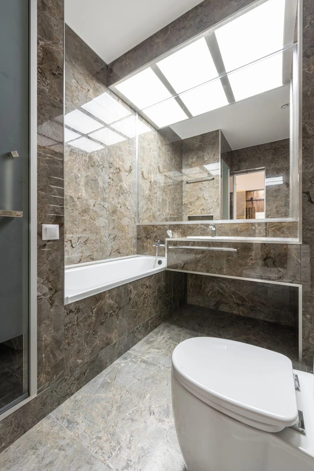 Bathroom layout and fittings