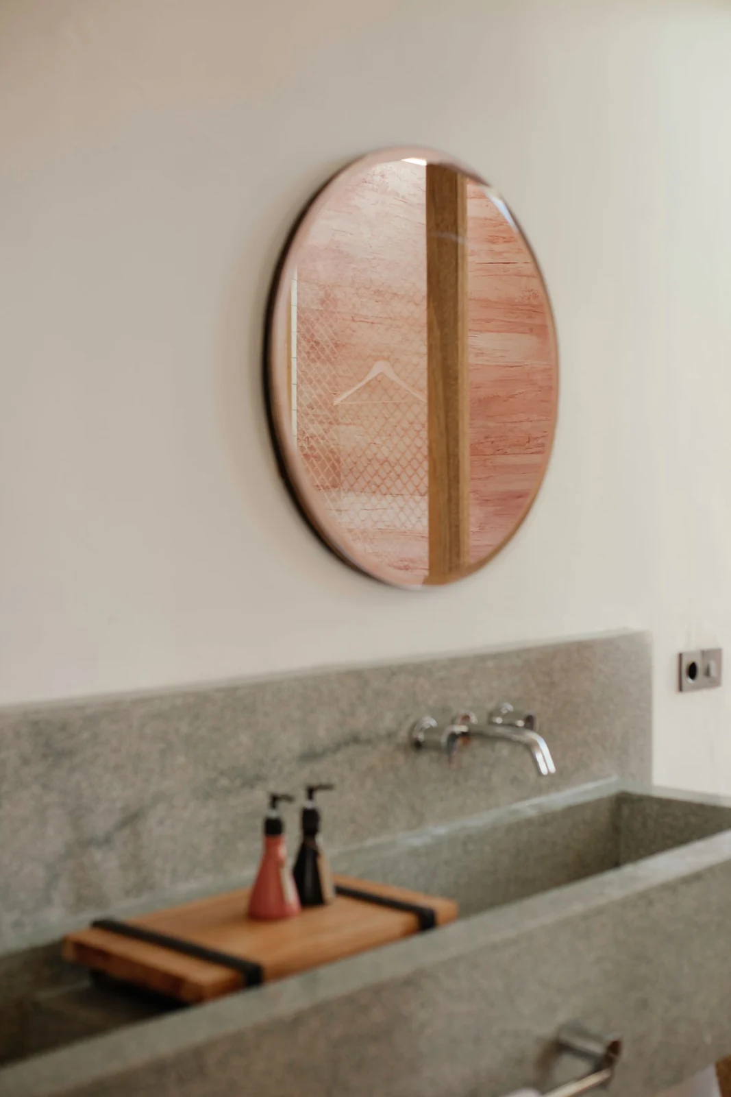 Bathroom basin and round mirror