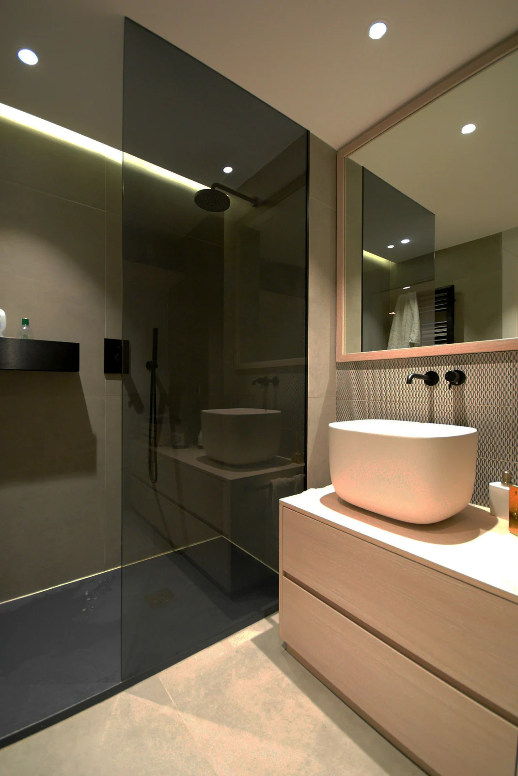 Bathroom layout and fittings