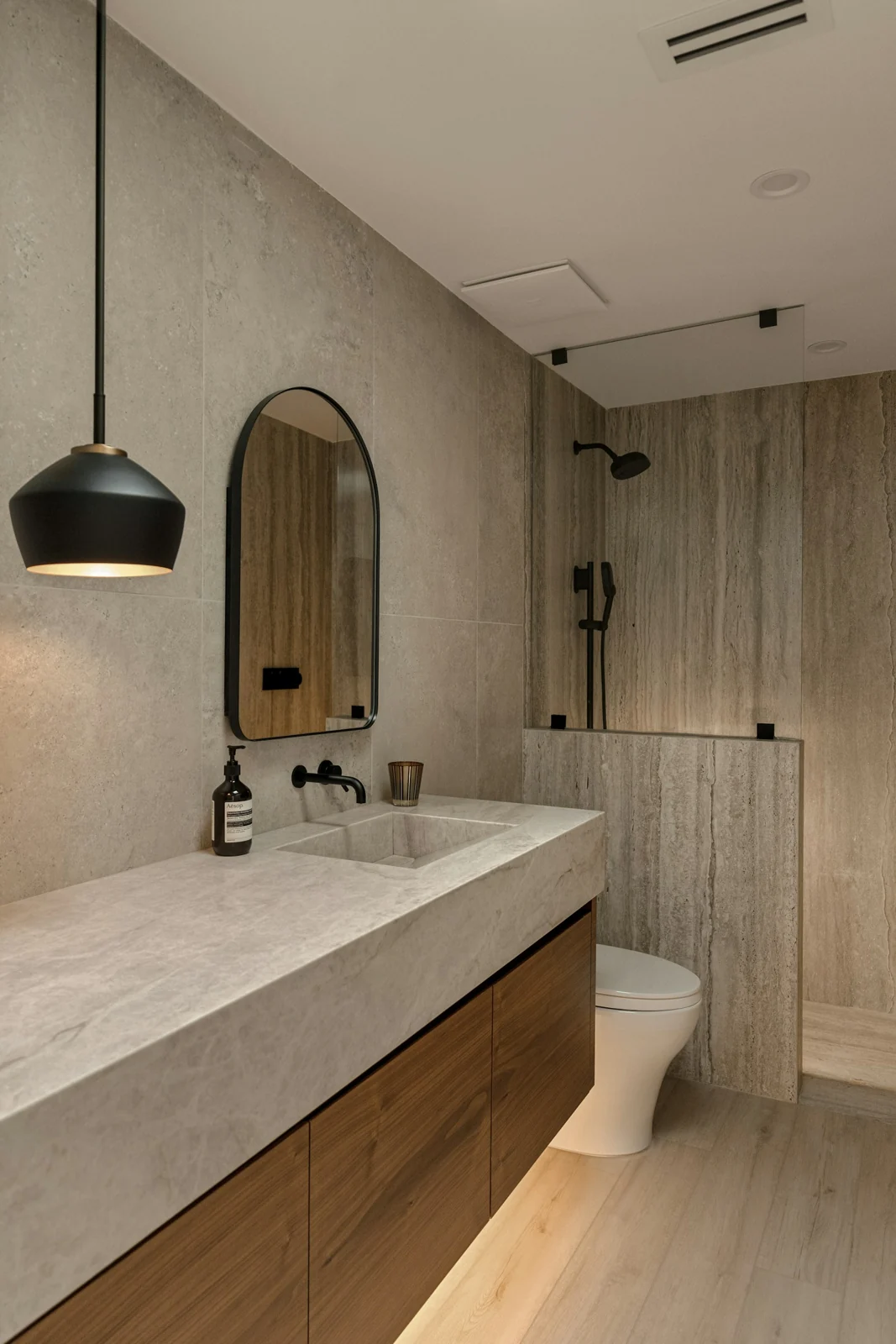 Bathroom layout and fittings